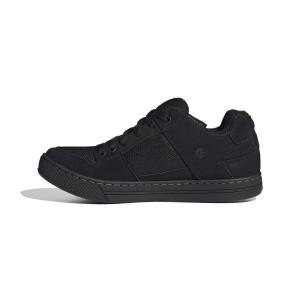 product/a/d/adidas_hp9939_5_footwear_photography_side_medial_center_view_white-nw091625.jpg