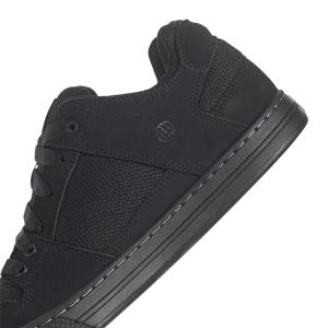 product/a/d/adidas_hp9939_9_footwear_photography_detail_view_2_white-nw091625.jpg