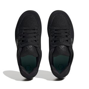 product/a/d/adidas_hq2101_3_footwear_photography_top_portrait_view_white-nw091625.jpg