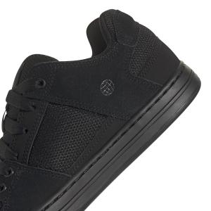 product/a/d/adidas_hq2101_8_footwear_photography_detail_view_1_white-nw091625.jpg
