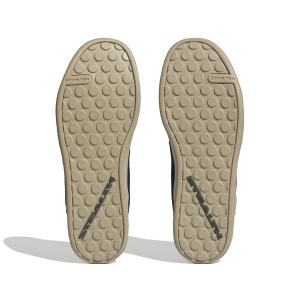 product/a/d/adidas_hq2111_4_footwear_photography_bottom_view_white-nw091625.jpg