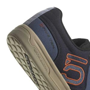 product/a/d/adidas_hq2111_8_footwear_photography_detail_view_1_white-nw091625.jpg