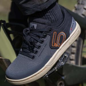 product/a/d/adidas_hq2124_13_footwear_photography_heromrktng_view_1-nw091625.jpg