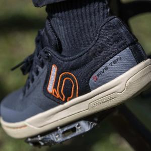 product/a/d/adidas_hq2124_14_footwear_photography_heromrktng_view_2-nw091625.jpg