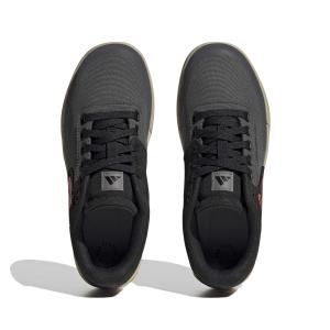 product/a/d/adidas_hq2124_3_footwear_photography_top_portrait_view_white-nw091625.jpg