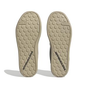 product/a/d/adidas_hq2124_4_footwear_photography_bottom_view_white-nw091625.jpg