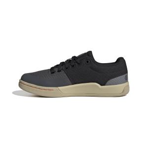 product/a/d/adidas_hq2124_5_footwear_photography_side_medial_center_view_white-nw091625.jpg