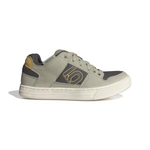 product/a/d/adidas_id2451_1_footwear_photography_side_lateral_center_view_white-nw091625.jpg