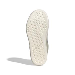 product/a/d/adidas_id2451_4_footwear_photography_bottom_view_white-nw091625.jpg
