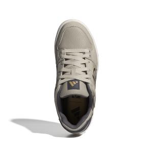 product/a/d/adidas_id7489_3_footwear_photography_top_portrait_view_white-nw091625.jpg