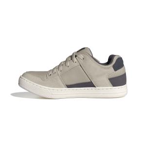 product/a/d/adidas_id7489_5_footwear_photography_side_medial_center_view_white-nw091625.jpg
