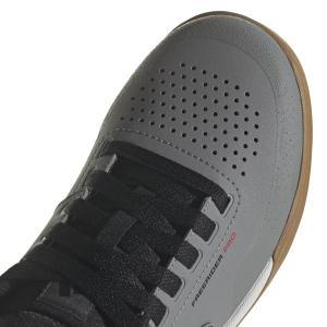 product/a/d/adidas_if7423_9_footwear_photography_detail_view_2_white-nw091625.jpg