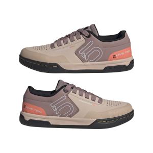 product/a/d/adidas_if7437_10_footwear_photography_mirrored_pair_view_white-nw091625.jpg