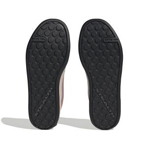 product/a/d/adidas_if7437_4_footwear_photography_bottom_view_white-nw091625.jpg