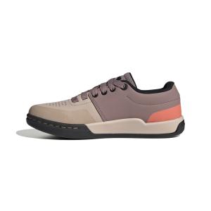 product/a/d/adidas_if7437_5_footwear_photography_side_medial_center_view_white-nw091625.jpg