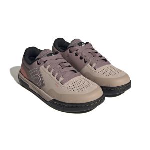 product/a/d/adidas_if7437_6_footwear_photography_front_lateral_top_view_white-nw091625.jpg