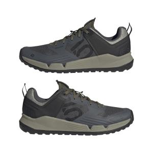 product/a/d/adidas_ih0812_10_footwear_photography_mirrored_pair_view_white-nw091625.jpg