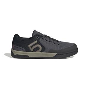 product/a/d/adidas_ih0814_1_footwear_photography_side_lateral_center_view_white-nw091625.jpg