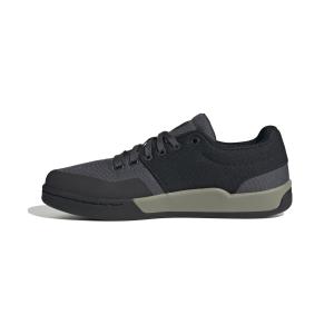 product/a/d/adidas_ih0814_5_footwear_photography_side_medial_center_view_white-nw091625.jpg
