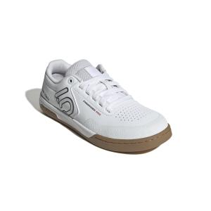 product/a/d/adidas_ih0815_6_footwear_photography_front_lateral_top_view_white-nw091625.jpg