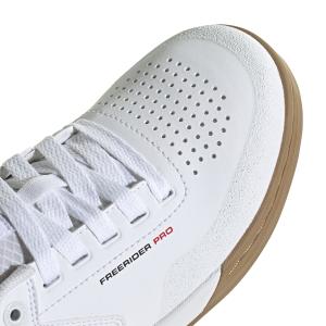 product/a/d/adidas_ih0815_8_footwear_photography_detail_view_1_white-nw091625.jpg