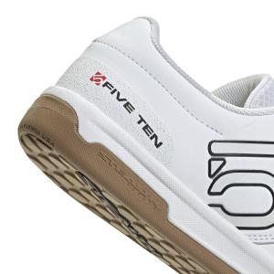 product/a/d/adidas_ih0815_9_footwear_photography_detail_view_2_white-nw091625.jpg