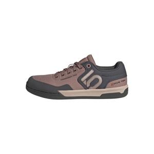 product/a/d/adidas_ih0819_12_footwear_photography_left_side_center_lateral_view_white.jpg
