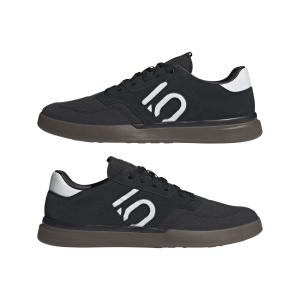 product/a/d/adidas_ih0825_10_footwear_photography_mirrored_pair_view_white-nw091625.jpg