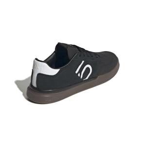 product/a/d/adidas_ih0825_7_footwear_photography_back_lateral_top_view_white-nw091625.jpg