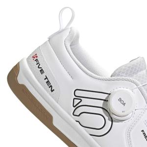 product/a/d/adidas_ih3054_8_footwear_photography_detail_view_1_white-nw091625.jpg