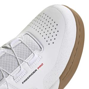 product/a/d/adidas_ih3054_9_footwear_photography_detail_view_2_white-nw091625.jpg