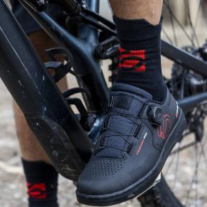 product/a/d/adidas_ih5845_15_footwear_photography_heromrktng_view_2-nw091625.jpg