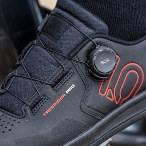 product/a/d/adidas_ih5845_18_footwear_photography_heromrktng_view_5-nw091625.jpg