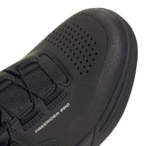 product/a/d/adidas_ih5845_8_footwear_photography_detail_view_1_white-nw091625.jpg