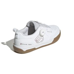 product/a/d/adidas_ih5846_7_footwear_photography_back_lateral_top_view_white.jpg
