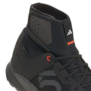 product/a/d/adidas_ji0859_8_footwear_photography_detail_view_1_white-nw091625.jpg