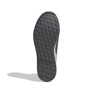 product/a/d/adidas_ji0860_4_footwear_photography_bottom_view_white-nw091625.jpg