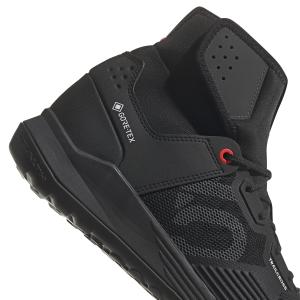 product/a/d/adidas_s29146_8_footwear_photography_detail_view_1_white-nw031524.jpg
