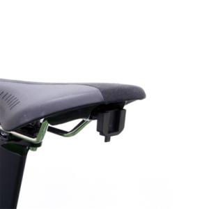catec070027-support-pour-selle-eclairage-arriere-cateye-fizik-sr-2-noir-tu