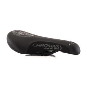125-139-001-selle-ouverture-chromag-semenuk-noir-243x136-mm