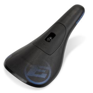 eleseat048-selle-pivotal-elevn-expert-noir-bleu-220x114-mm