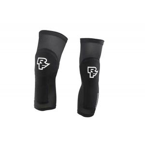 rfab00500-genouillere-race-face-charge-stealth-noir-blanc