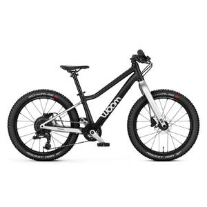 100006-0009-8001-velo-enfant-woom-off-4-gen-b-black-20-pouces-118-130-cm